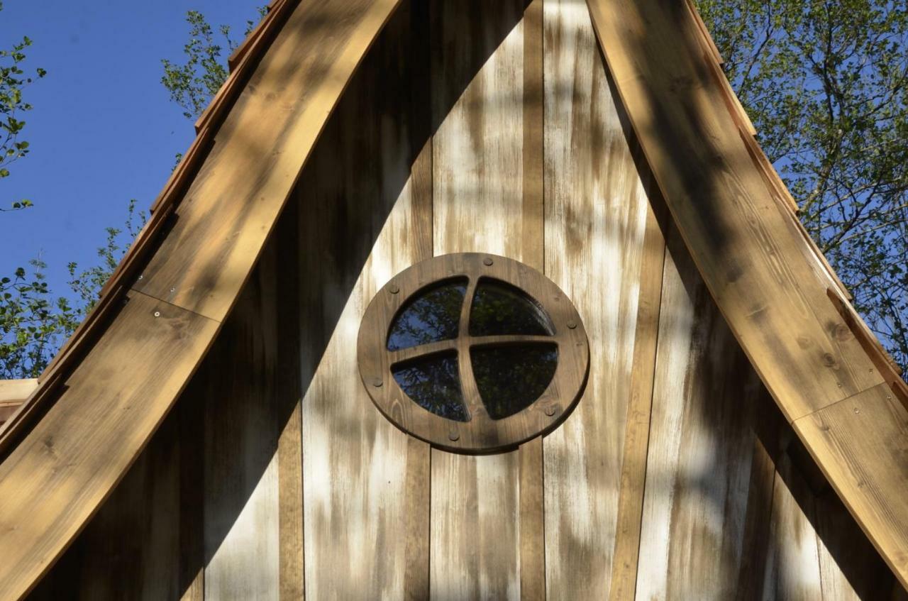 Cabanes D'Aiguebelette Saint-Alban-de-Montbel Exterior photo